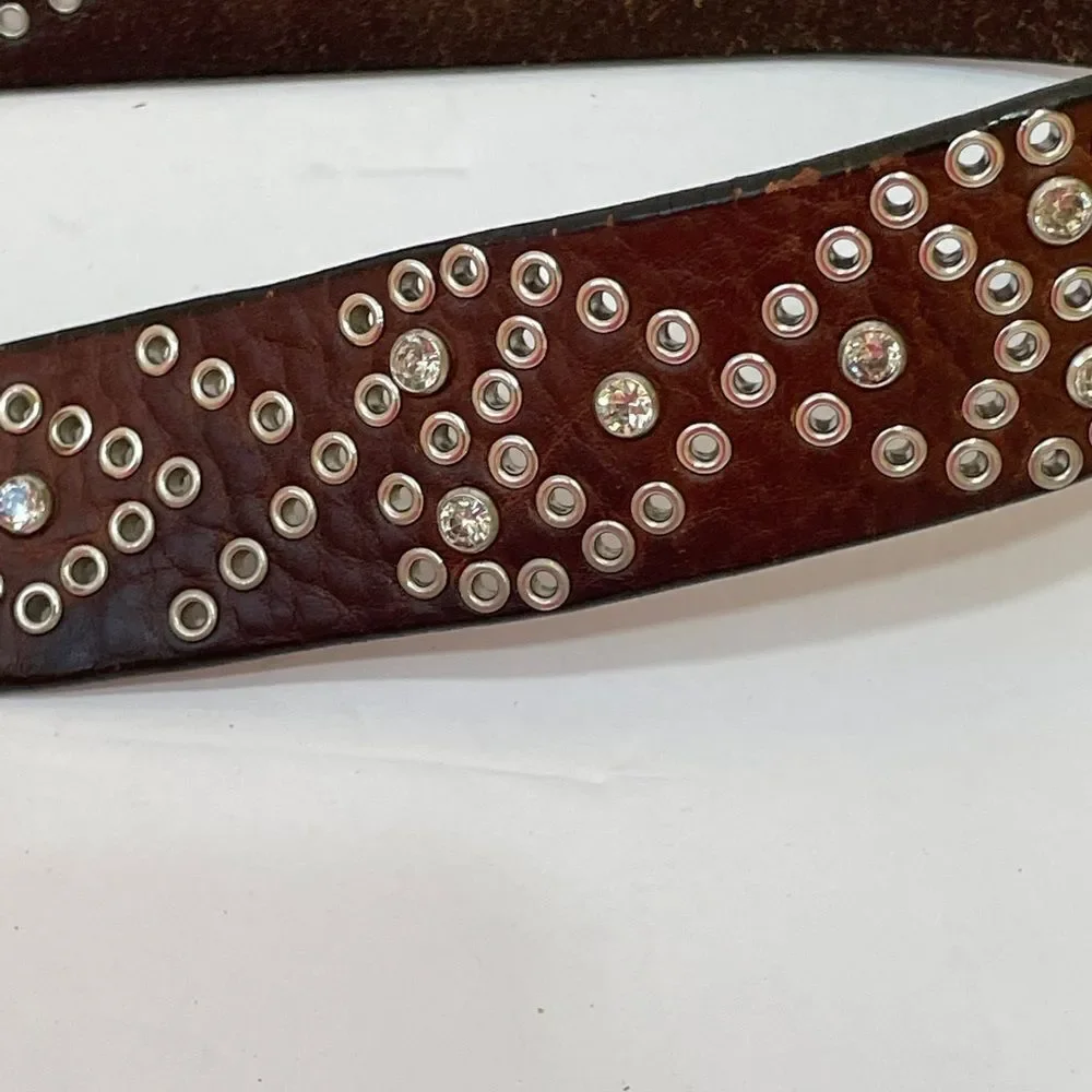 NOCONA STUDDED BELT WITH SILVER BUCKLE IN BROWN LEATHER‎